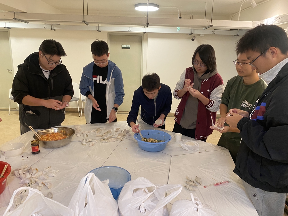 住宿生包餃子歡度冬至 4